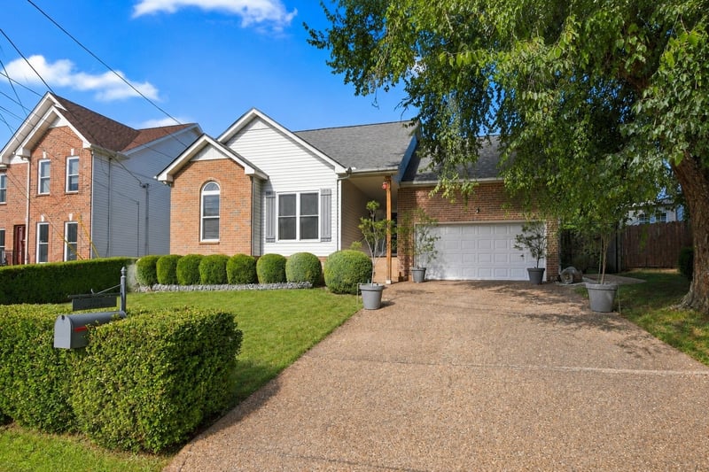 1304 Crestfield Dr, Nashville, TN 37211