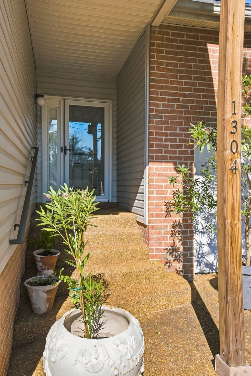 1304 Crestfield Dr, Nashville, TN 37211