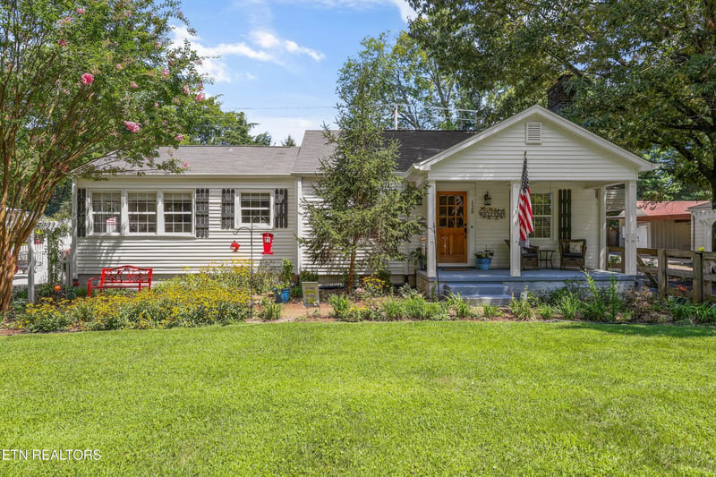 128 Lonas Dr, Maryville, TN 37803