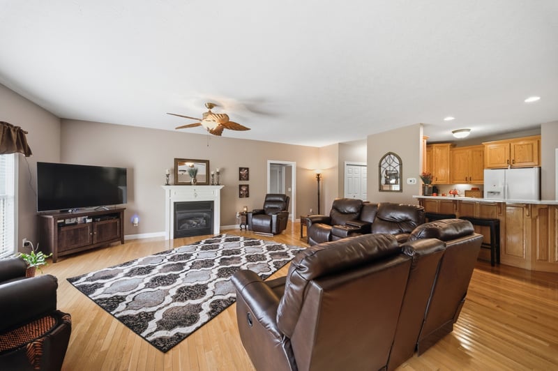 221 Allen Dr, Greenbrier, TN 37073