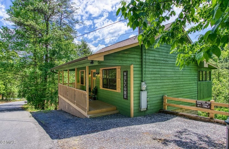1723 Walker Trl, Sevierville, TN 37876