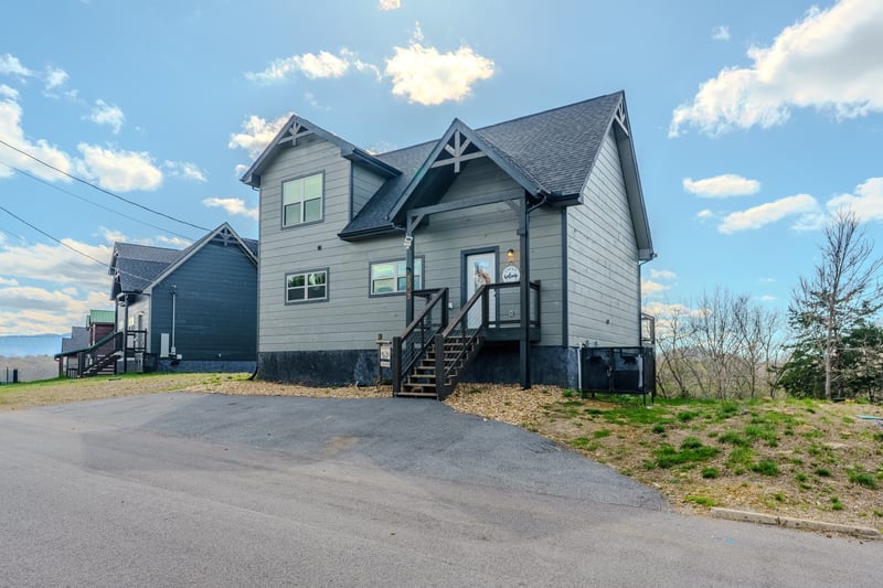 2053 Eagle Feather Dr, Sevierville, TN 37876