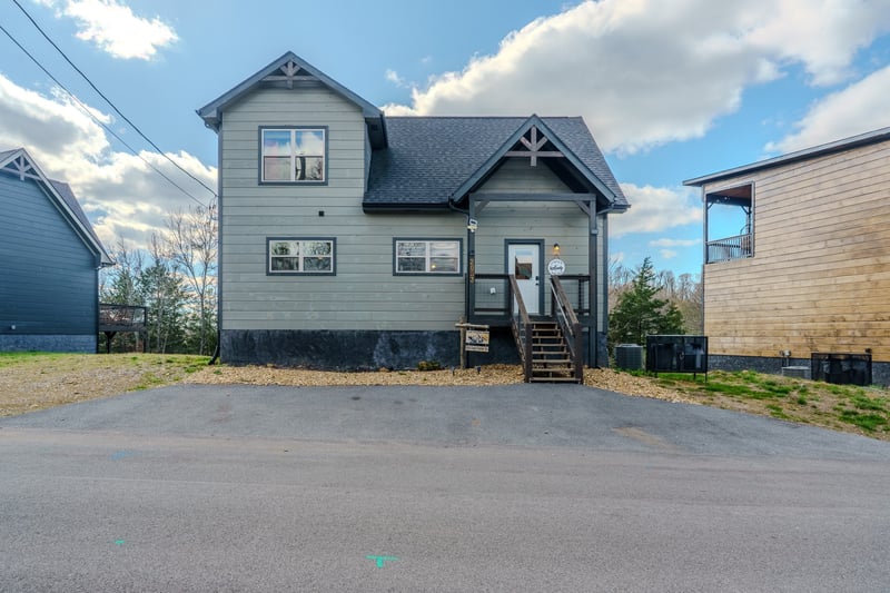 2053 Eagle Feather Dr, Sevierville, TN 37876