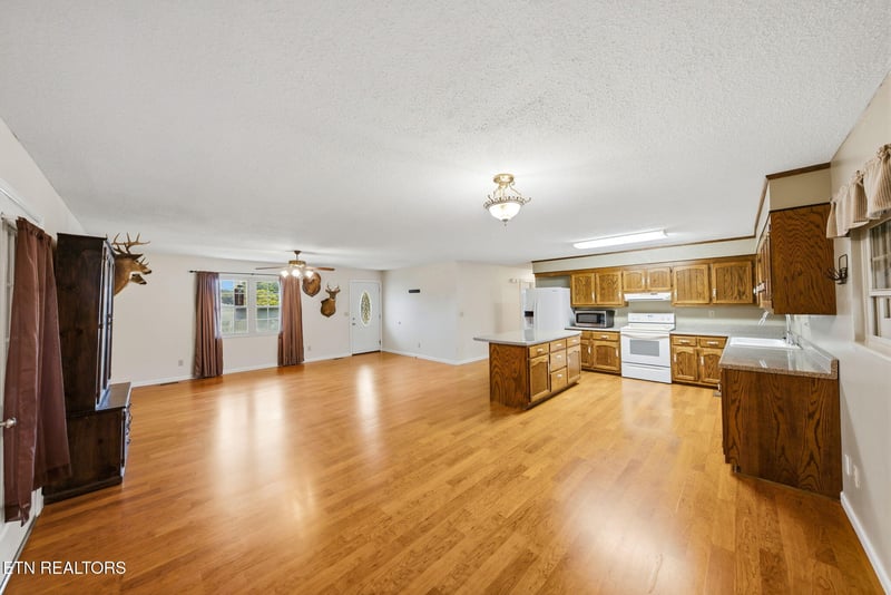 208 Overlook Dr, Loudon, TN 37774