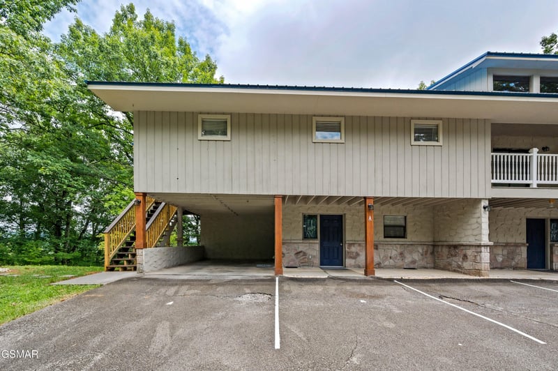 4222 Dollys Dr, Sevierville, TN 37876