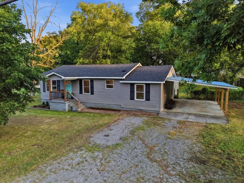 711 W James Ave, Rossville, GA 30741