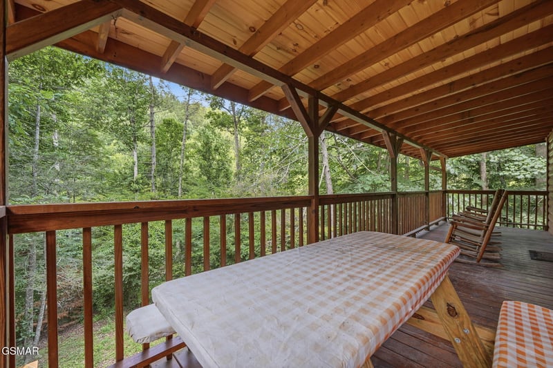 2230 Cove Creek Dr, Sevierville, TN 37862