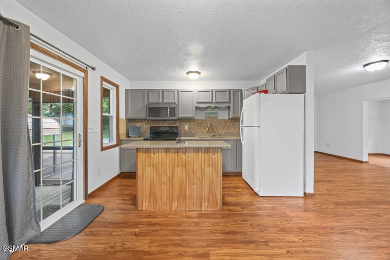 655 Smoky Mountain View Dr, Sevierville, TN 37876