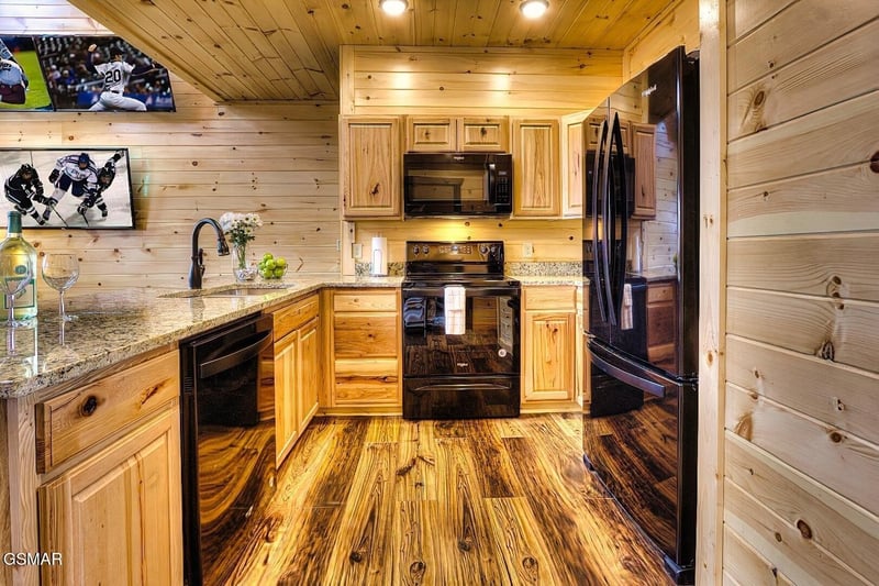666 Stockton Dr, Sevierville, TN 37876