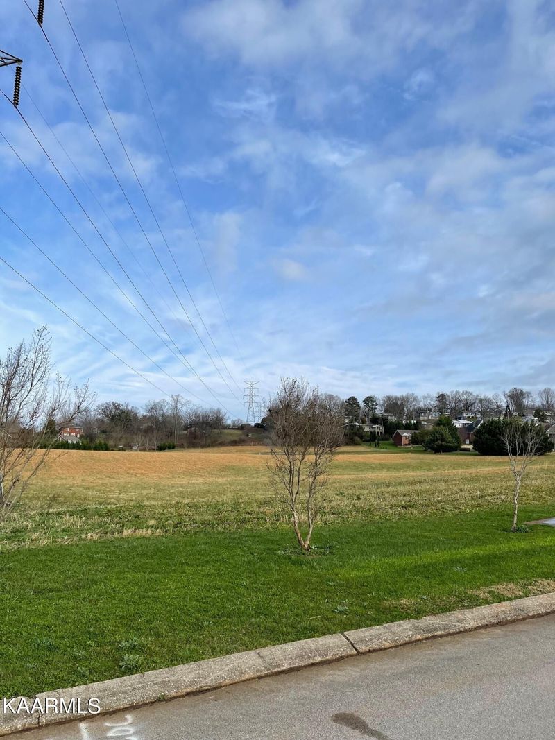2 S Hampton Way, Maryville, TN 37803
