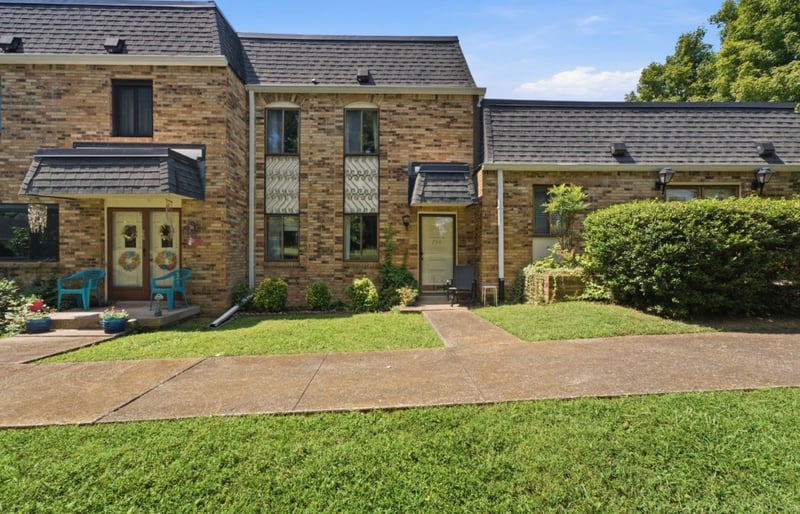 258 Lake Chateau Dr, Hermitage, TN 37076