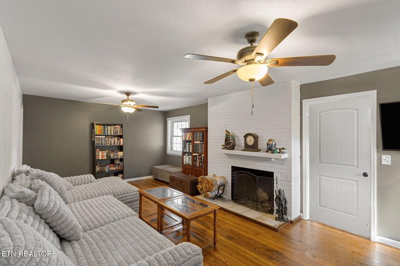 100 Pallas Rd, Oak Ridge, TN 37830