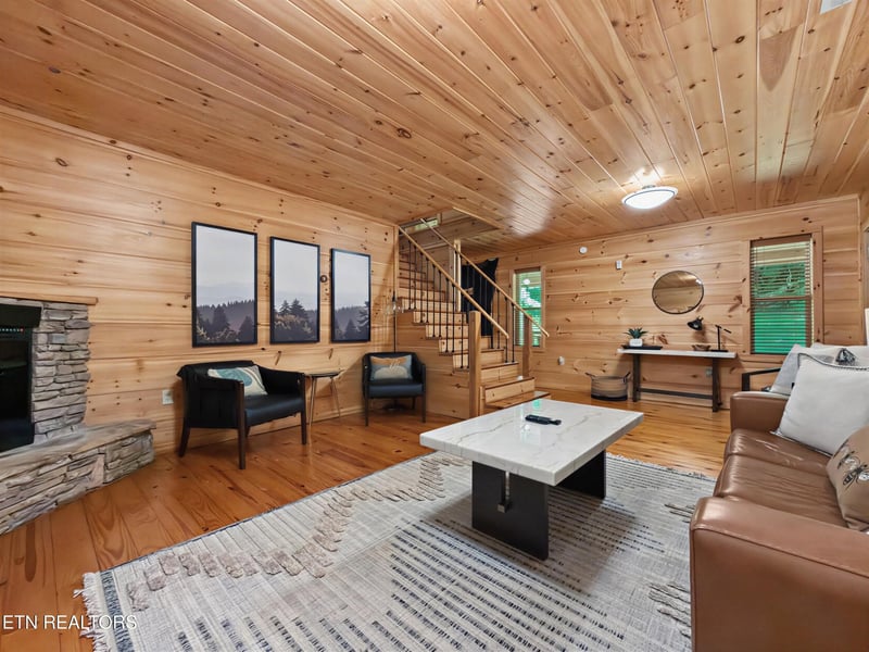 3616 Henry Town Rd, Sevierville, TN 37876