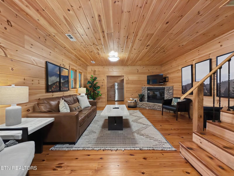 3616 Henry Town Rd, Sevierville, TN 37876