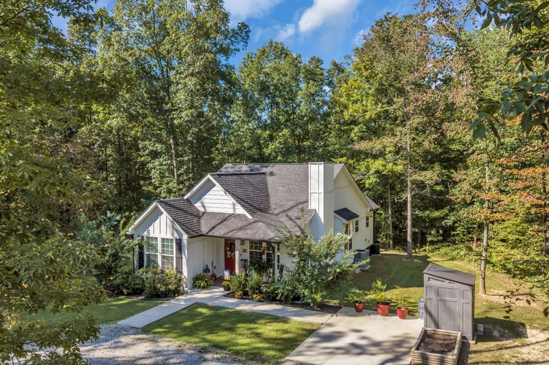 684 Slaydenwood Rd, Vanleer, TN 37181