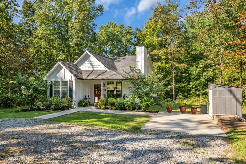 684 Slaydenwood Rd, Vanleer, TN 37181