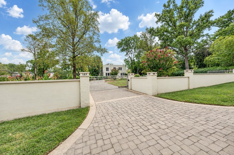 1417 Graybar Ln, Nashville, TN 37215