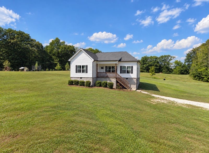 865 Hafner Rd, Charlotte, TN 37036