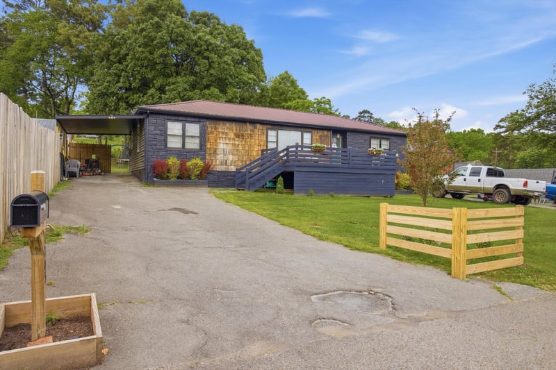 1205 Poole St, Rossville, GA 30741