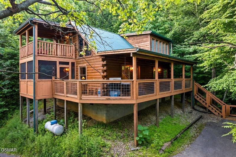 1908 Rhododendron Ln, Sevierville, TN 37876
