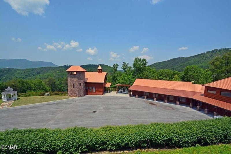 1740 High Rock Way, Sevierville, TN 37862