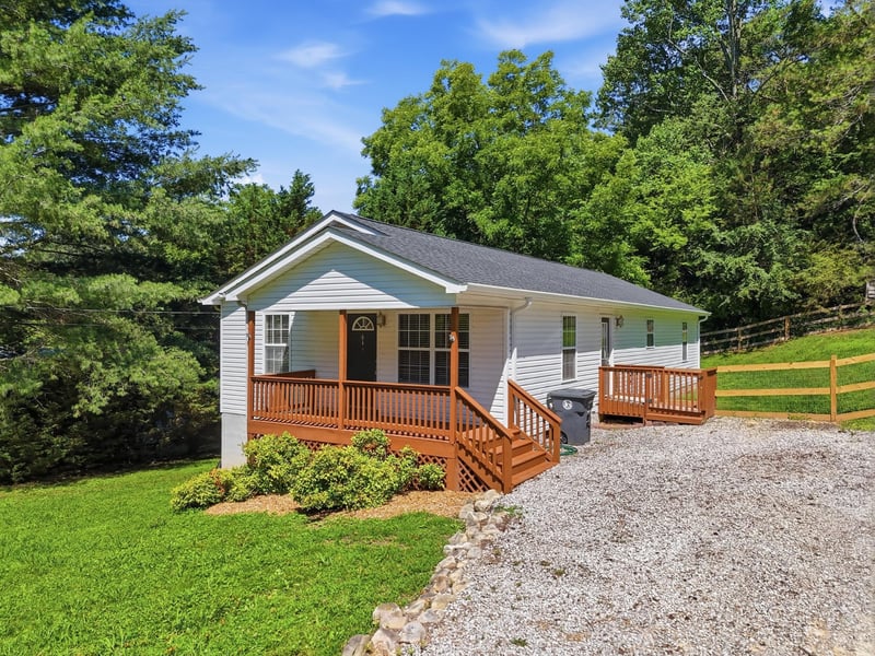 617 Bradley Ave, La Fayette, GA 30728