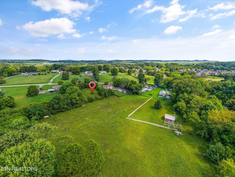 1229 W Hunt Rd, Maryville, TN 37801