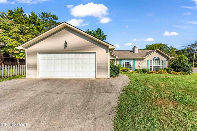 5817 Shelley Dr, Knoxville, TN 37909