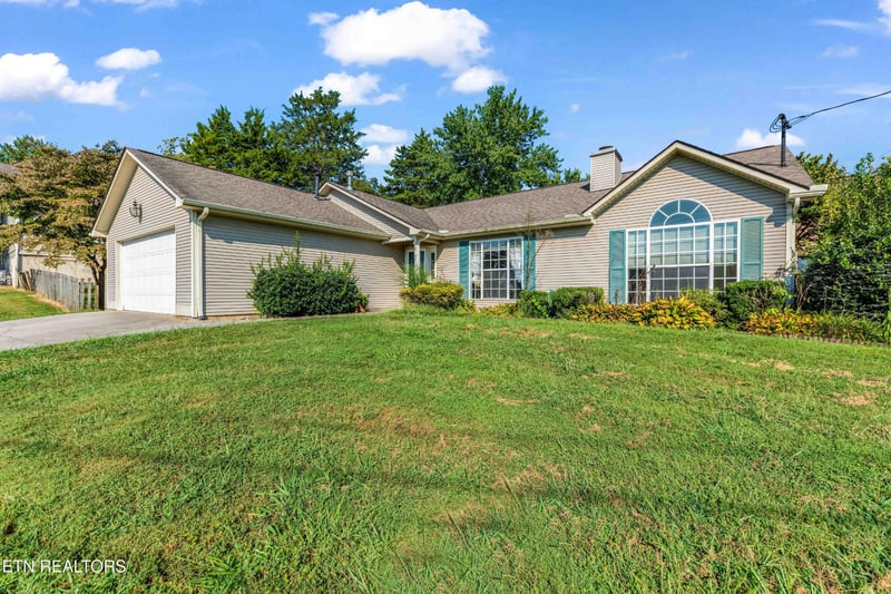 5817 Shelley Dr, Knoxville, TN 37909