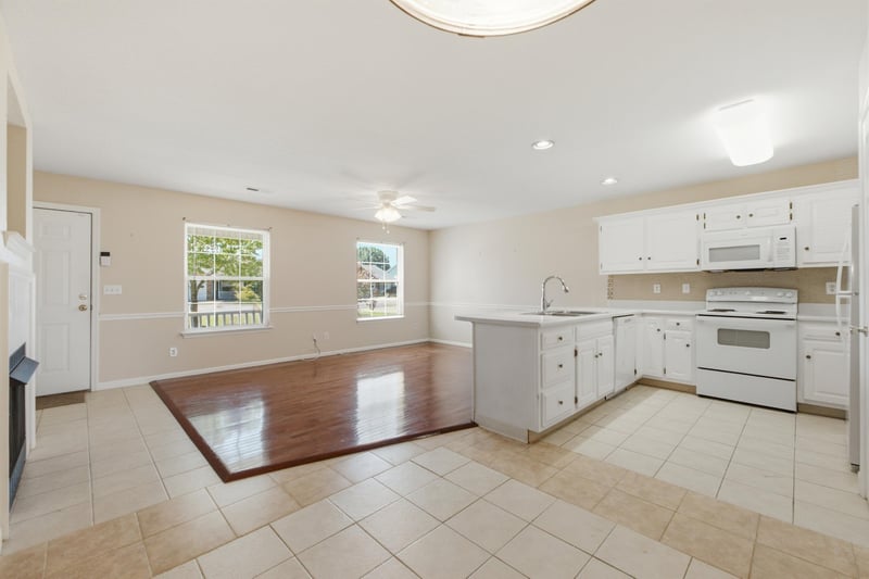 83 Flagstone Dr, Rossville, GA 30741