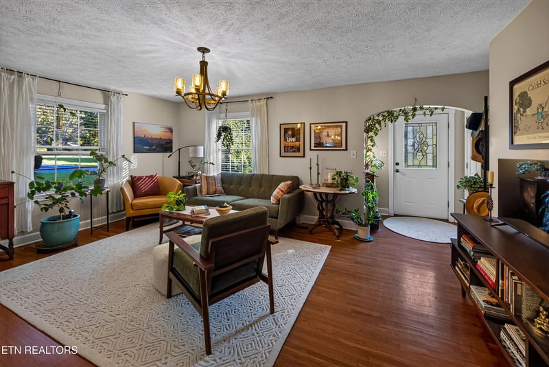 132 Lonas Dr, Maryville, TN 37803