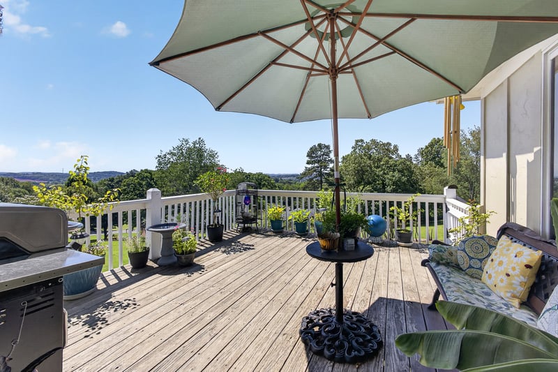 1031 Montcrest Dr, Lenoir City, TN 37771