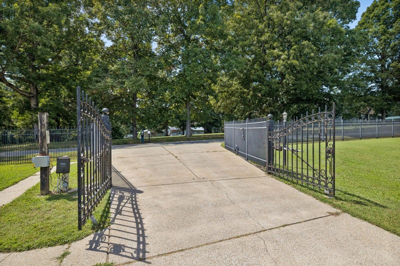1310 Bakers Work Rd, Burns, TN 37029