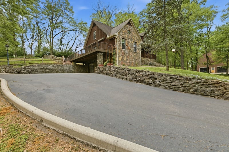 2105 Alpine Dr, Columbia, TN 38401