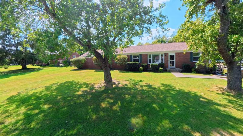 3915 E Ridge Dr, Nashville, TN 37211