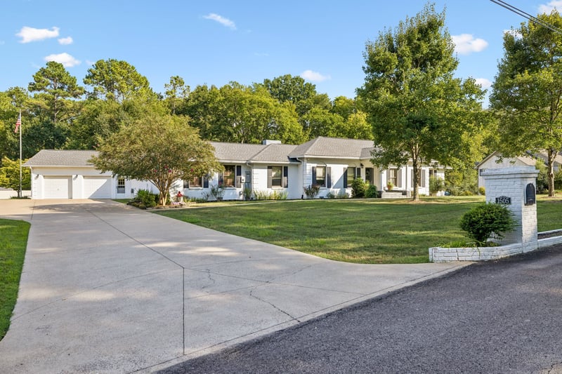 1505 Timberwood Dr, Columbia, TN 38401