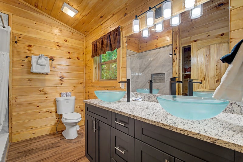 1423 School House Gap Rd, Sevierville, TN 37876