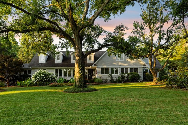 206 Hillwood Blvd NE, Nashville, TN 37205