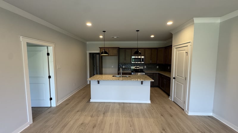 492 W Foxrun, Springfield, TN 37172