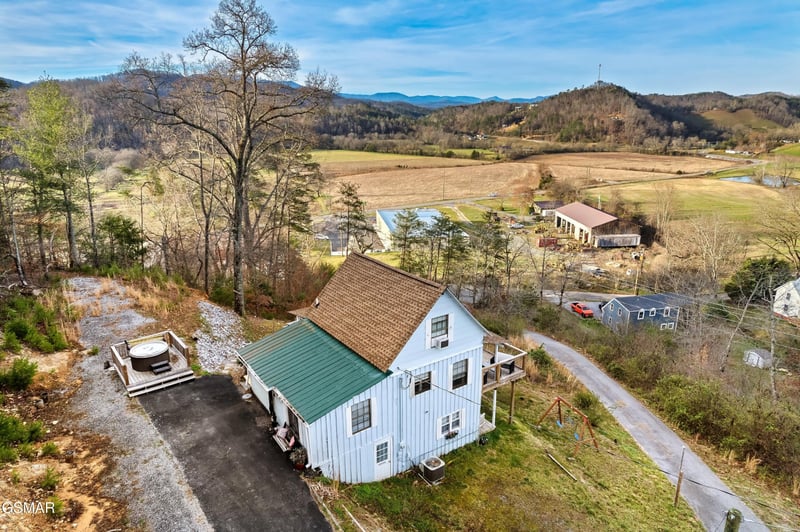 1174 Sharp Rd, Sevierville, TN 37876