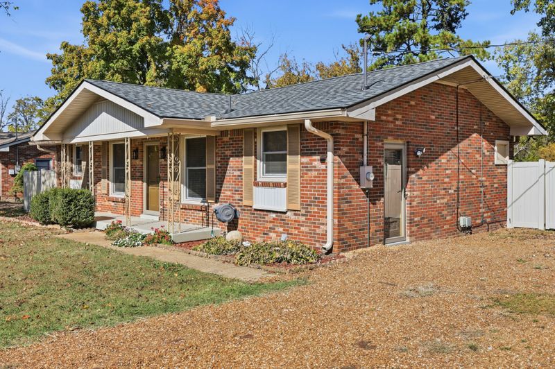 121 Barton Dr, Gallatin, TN 37066