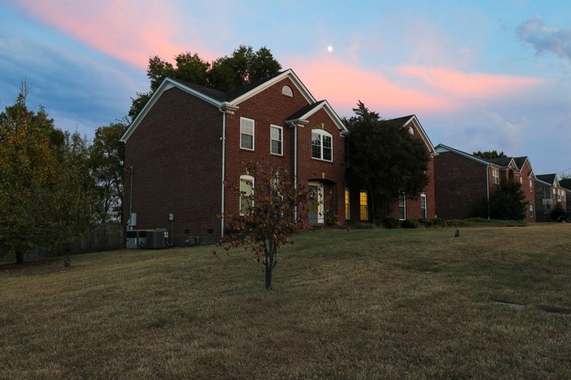 201 Briarcotes Cir, La Vergne, TN 37086
