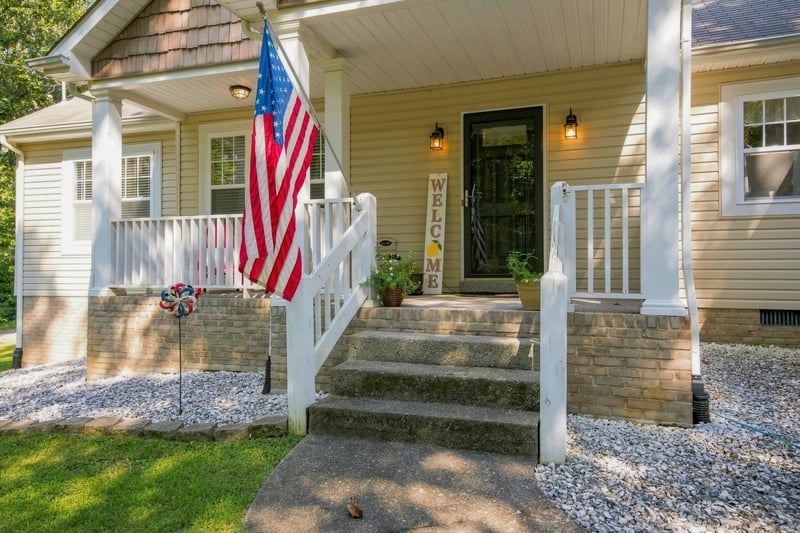 526 Aubrey Ln, Burns, TN 37029