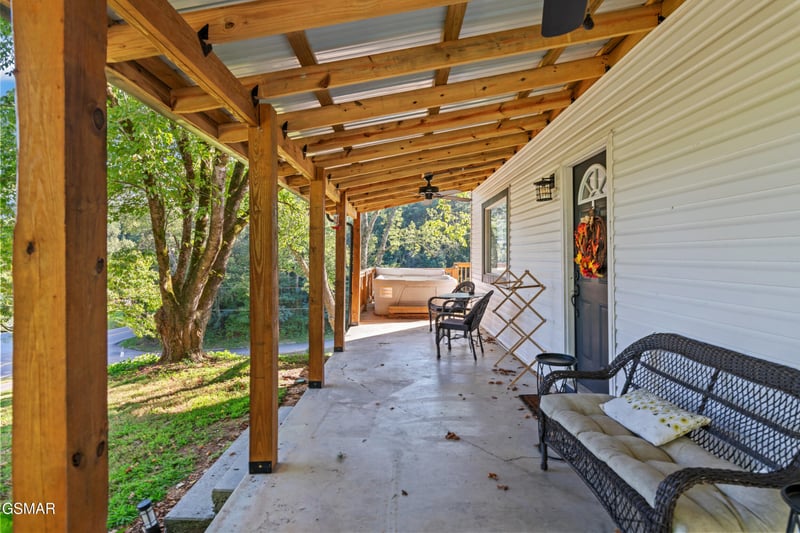 2059 Upper Middle Creek Rd, Sevierville, TN 37876