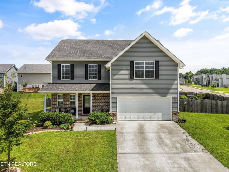 2701 Farmhouse Dr, Maryville, TN 37803