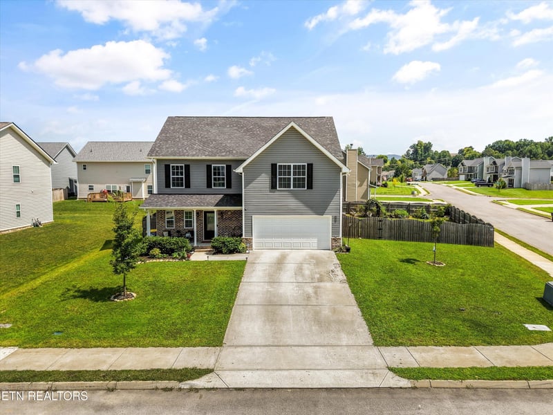 2701 Farmhouse Dr, Maryville, TN 37803
