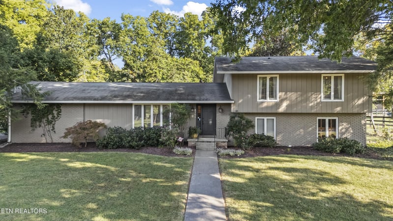 8705 Wimbledon Dr, Knoxville, TN 37923