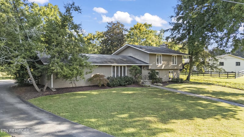 8705 Wimbledon Dr, Knoxville, TN 37923