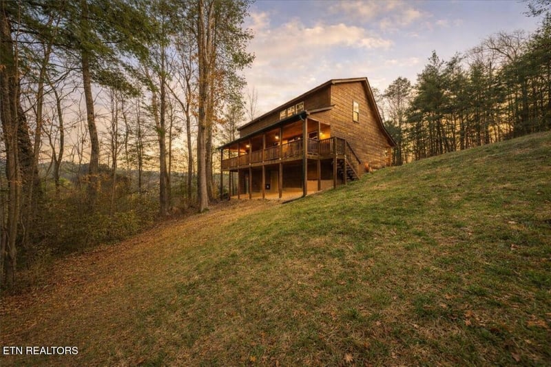 3213 Samuel Wear Dr, Sevierville, TN 37862