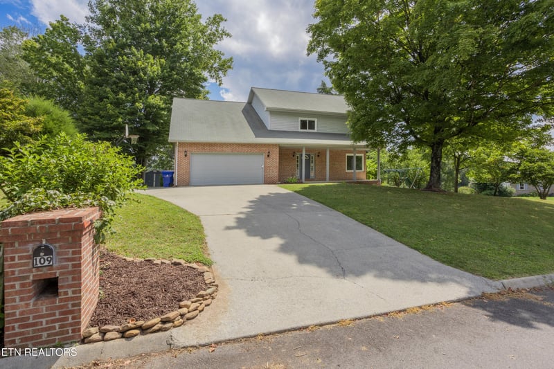 109 W Melbourne Rd, Oak Ridge, TN 37830